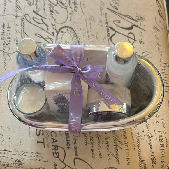 Body & Earth Lavender Bath Gift Set in a Cute Bathtub 🛀 NWT 🐰 Cruelty Free! - Picture 7 of 14